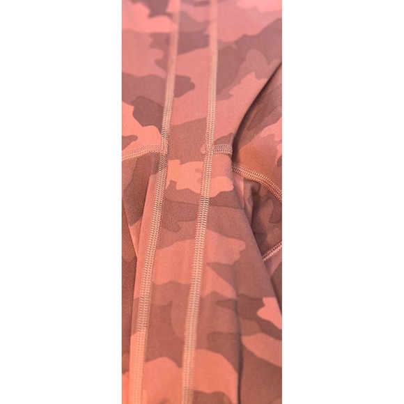 Lululemon Align High-Rise Pant 25"
Heritage 365 Camo Brier Rose Multi, Size 2 - Picture 5 of 9